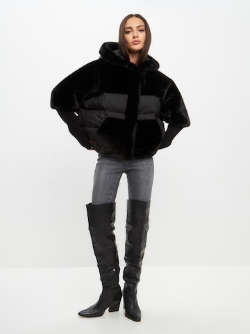 CESARE GASPARI Übergangsjacke in Schwarz