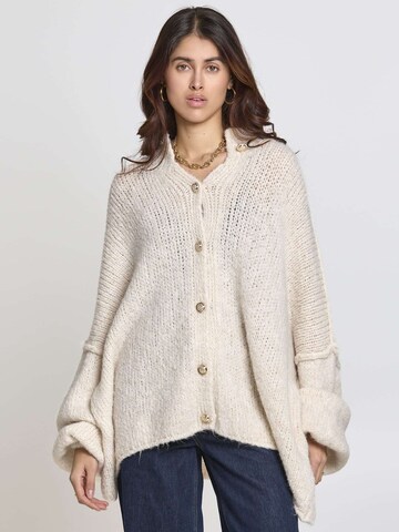 Lilavie Strickjacke ' Lolaa Oversize One Size ' in Beige: Vorderseite