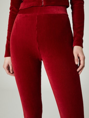 VIERVIER - Acampanado Pantalón 'Aliya' en rojo