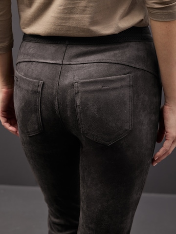 Effilé Pantalon 'Hope' STREET ONE en noir