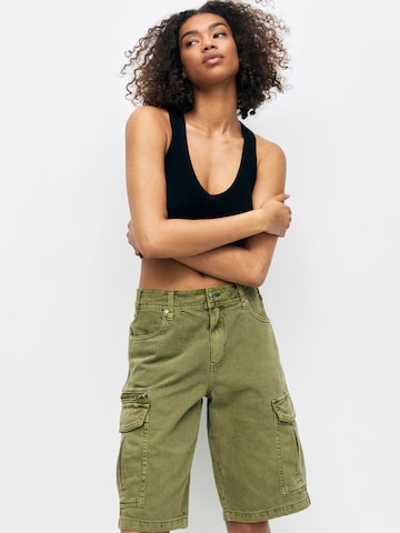 Loosefit Jeans cargo Pull&Bear en vert : devant