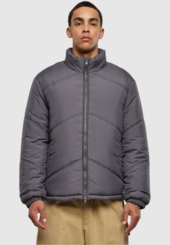 Urban Classics Преходно яке в сиво: отпред
