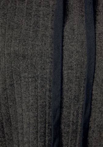 LASCANA Sweatshirt in Grau