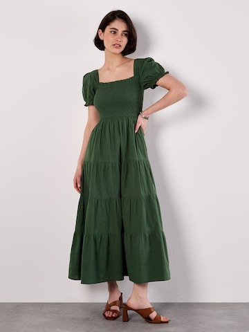 Apricot Kleid in Grün: Vorderseite