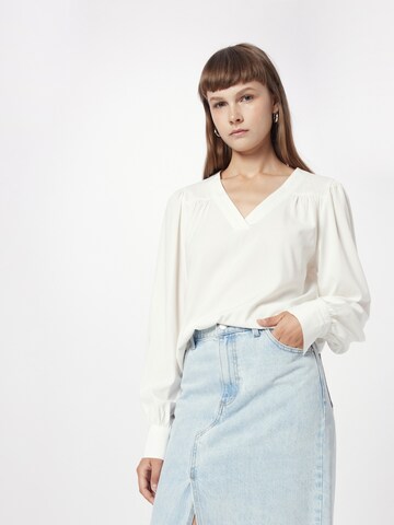 ONLY Shirt 'Ella' in White: front