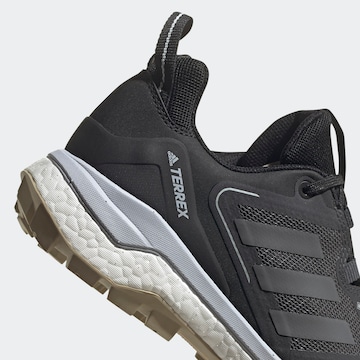 Pantofi 'Skychaser 2.0' de la ADIDAS TERREX pe negru