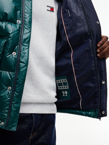 Geacă de iarnă de la Tommy Jeans pe verde