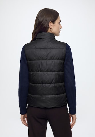 GAP Vest in Black