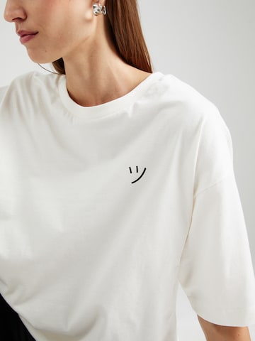 T-shirt 'Kara' mazine en blanc
