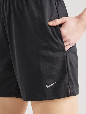 NIKE Regular Sportshorts 'ATTACK' in Schwarz