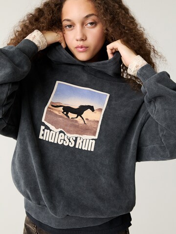 Pull&Bear Sweatshirt in Grau