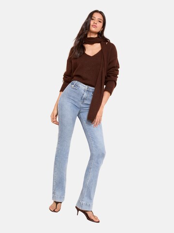 Friends Like These Flared Jeans i blå: framsida