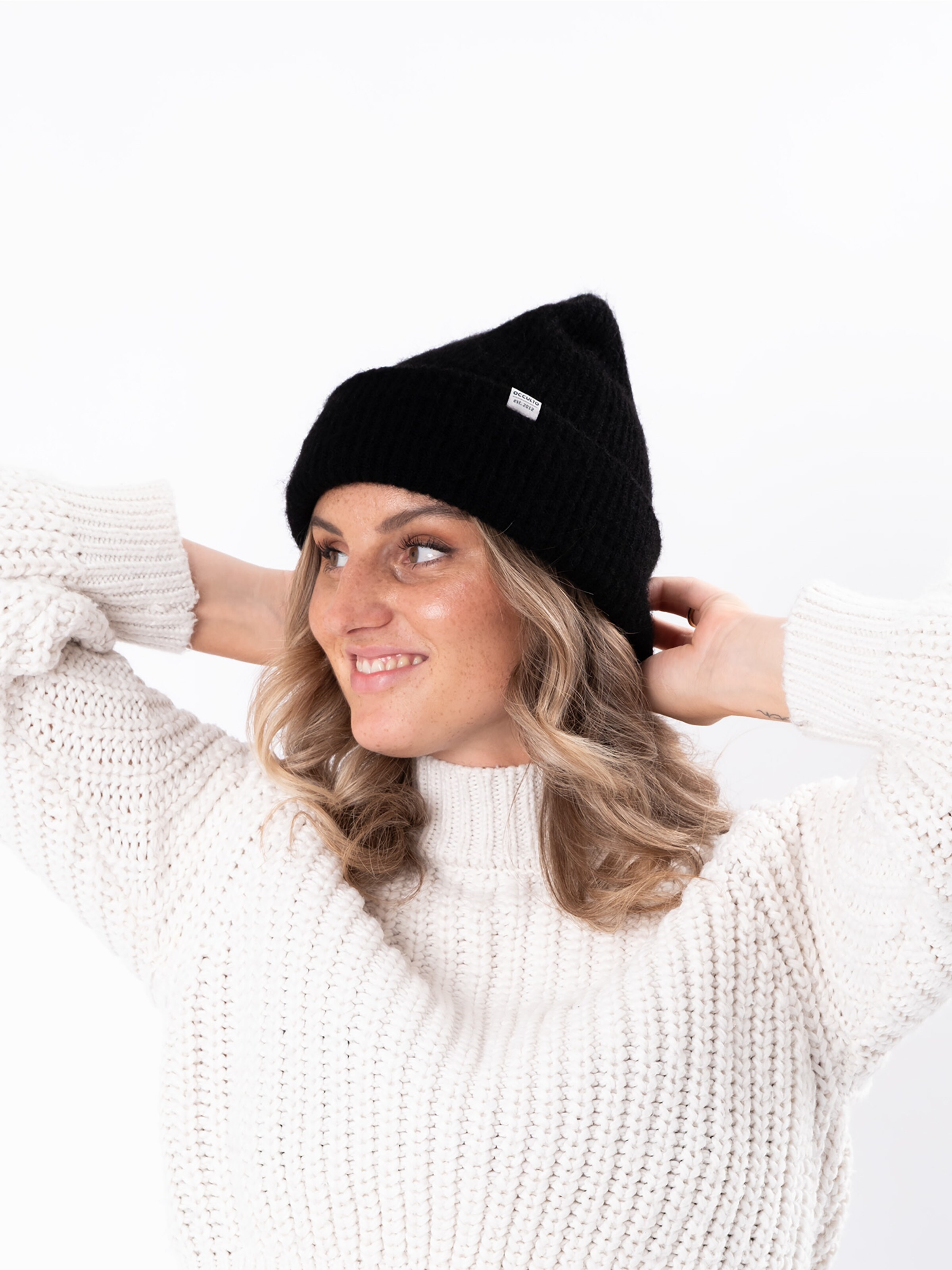Occulto Beanie 'Emma' in Black: front