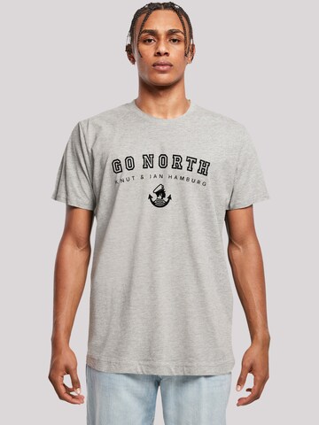 T-Shirt 'Go North' F4NT4STIC en gris : devant