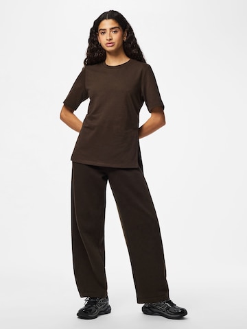 Maglietta 'PCSkylar' di PIECES in marrone