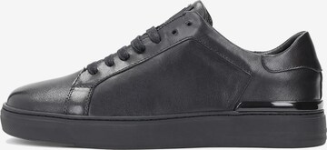 Sneaker bassa di Kazar in nero: frontale