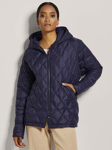 MADELEINE Jacke in Blau: Vorderseite