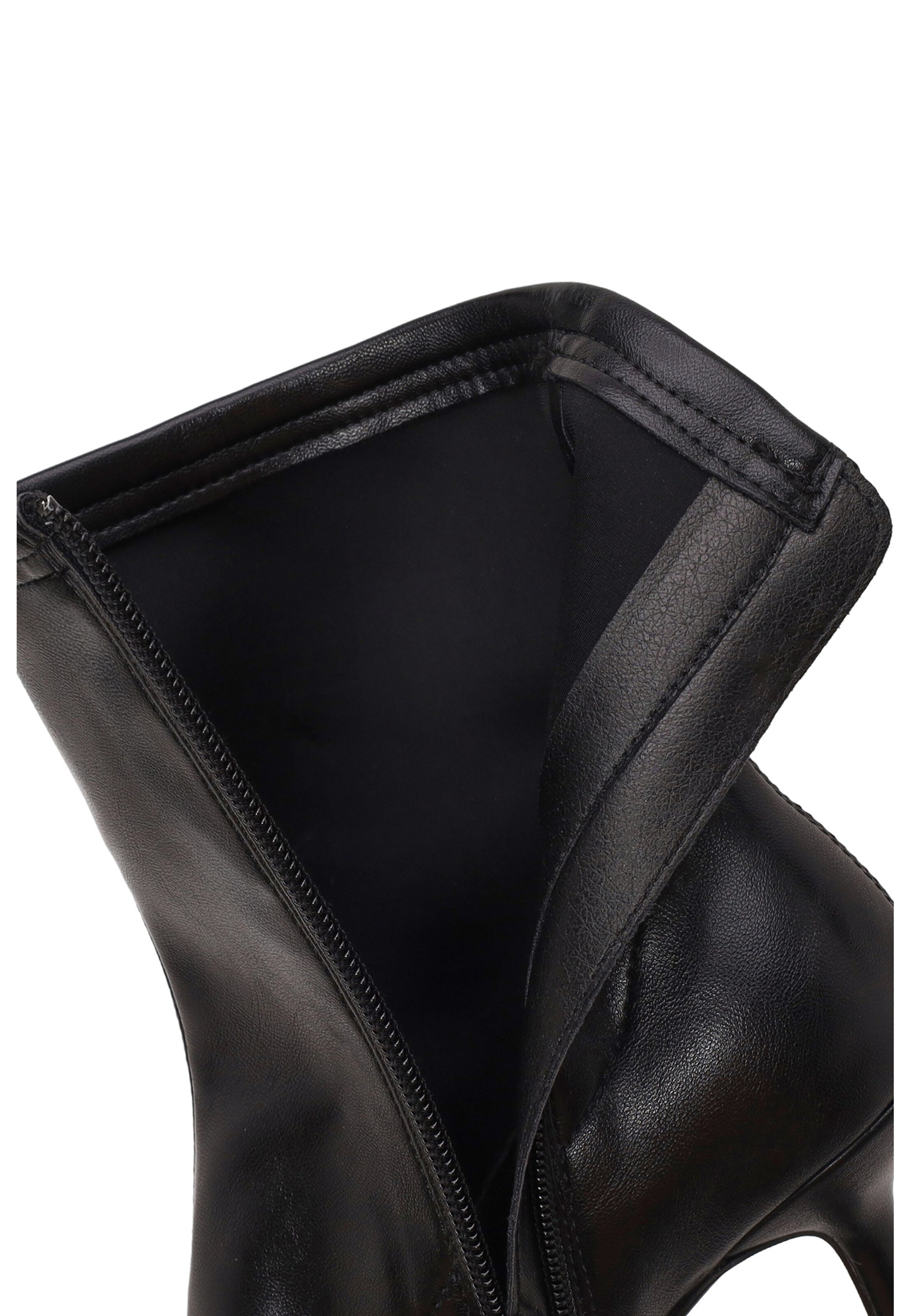 Botine de la Derimod pe negru