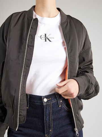 T-shirt Calvin Klein Jeans en blanc