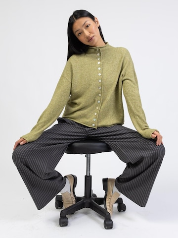 BROKE + SCHÖN Knit Cardigan 'Strickjacke mit Stehkragen' in Green