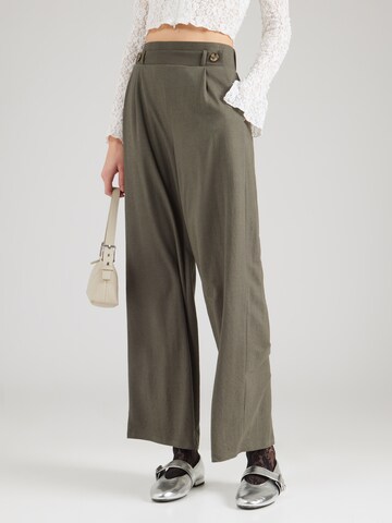 JDY Regular Pleat-front trousers 'JDYBirdie Geggo' in Green: front