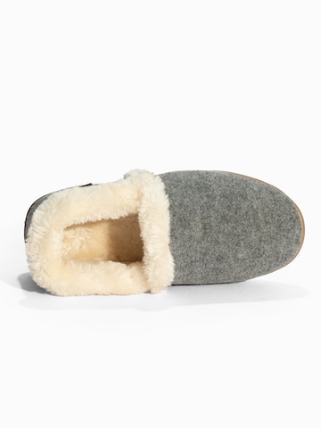 Minnetonka Slipper 'Dina' – šedá
