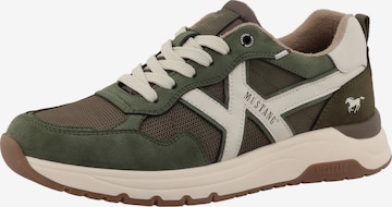 Baskets basses MUSTANG en vert : devant