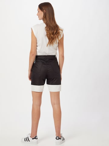 NU-IN Regular Shorts in Schwarz