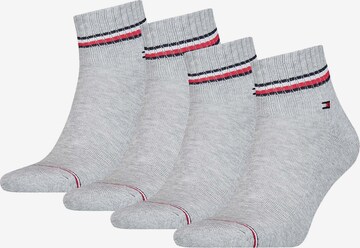 Chaussettes TOMMY HILFIGER en gris : devant