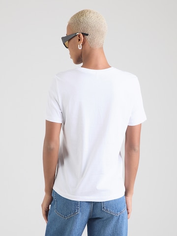 Tricou de la ONLY pe alb