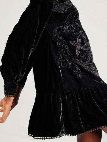 Robe River Island en noir