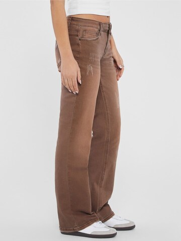 GUESS Boot cut Jeans in Brown
