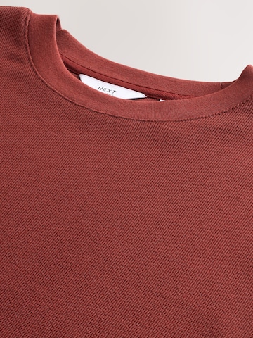 Tricou de la Next pe roșu