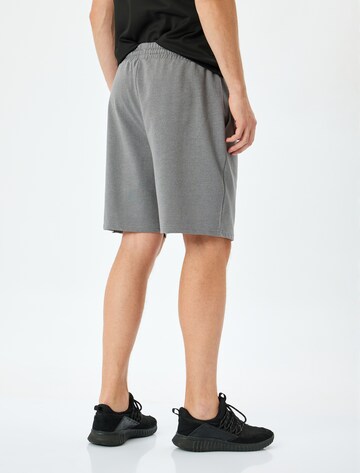 Koton Regular Shorts in Grau