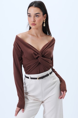Trend Alaçatı Stili - Camiseta en marrón: frente