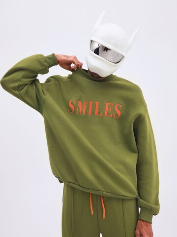 Smiles Sweatshirt 'Jay' in Groen: voorkant