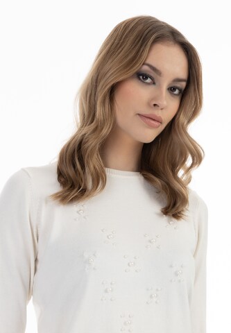 faina Sweater in White