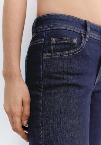 Pull&Bear Bootcut Jeans i blå