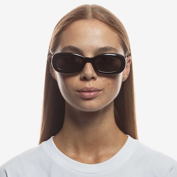 LE SPECS Слънчеви очила 'Outta Trash' в черно: отпред