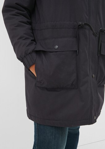 melns TRIANGLE Starpsezonu parka