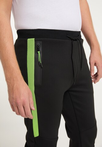 Mo SPORTS Tapered Pants in Black