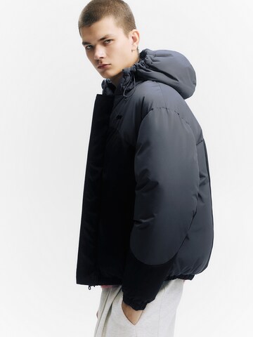 Pull&Bear Tussenjas in Zwart