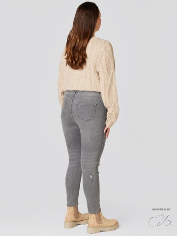 Guido Maria Kretschmer Curvy Skinny Jeans 'Cosette inspired by Cita' in Grey