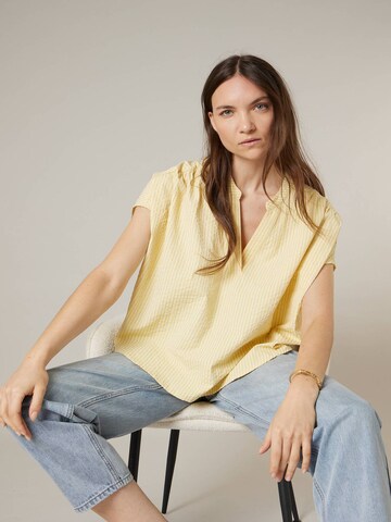 Deeluxe Blouse 'Daniela' in Geel