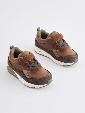Baskets Next en marron