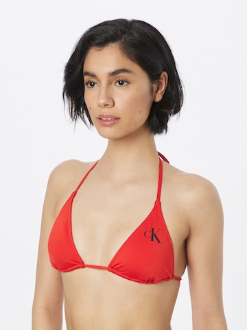 Calvin Klein Swimwear حمالة صدر مثلثة قطعة علوية من البيكيني بلون أحمر: الأمام