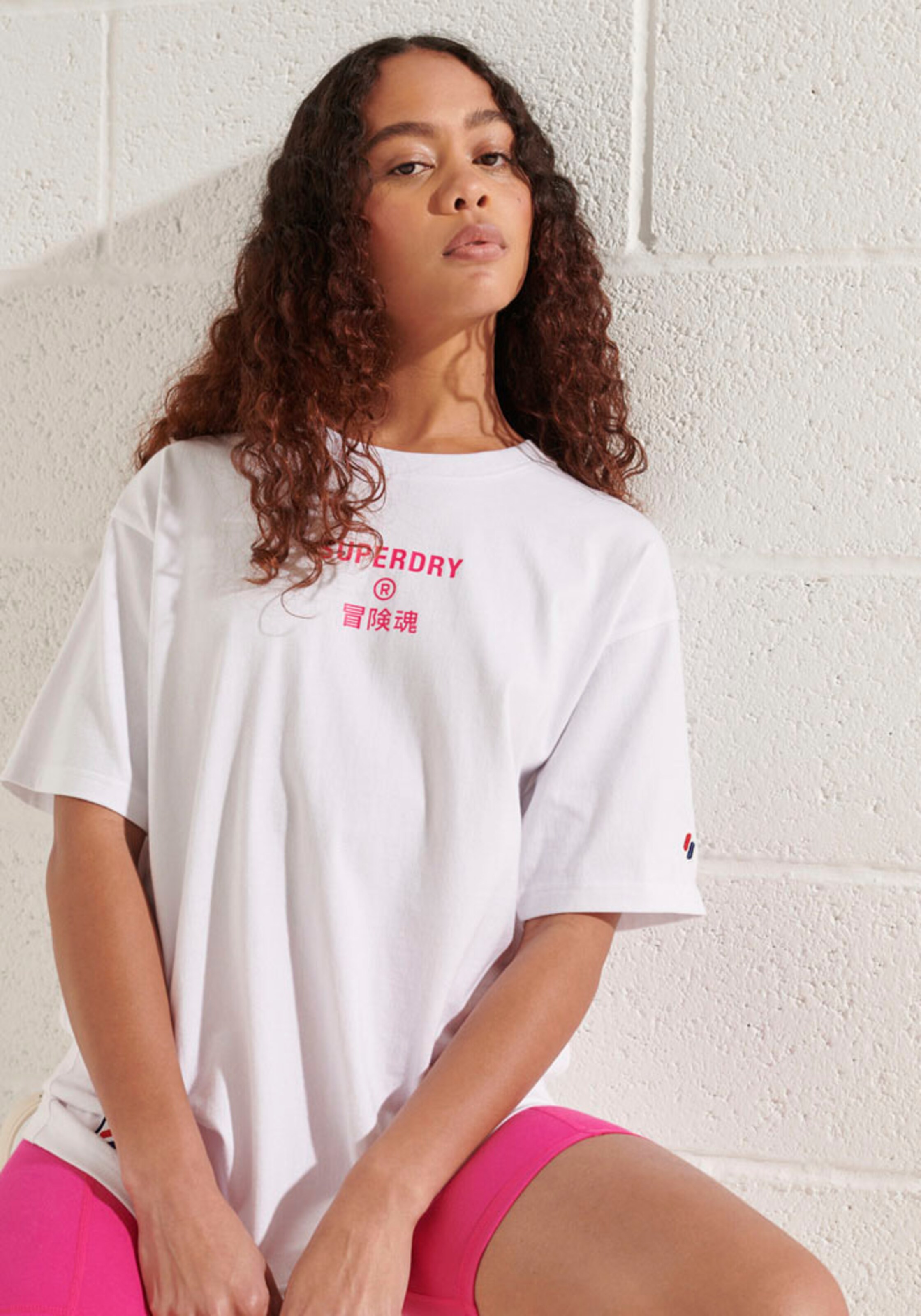 Frauen Shirts & Tops Superdry T-Shirt in Weiß - ZX55166