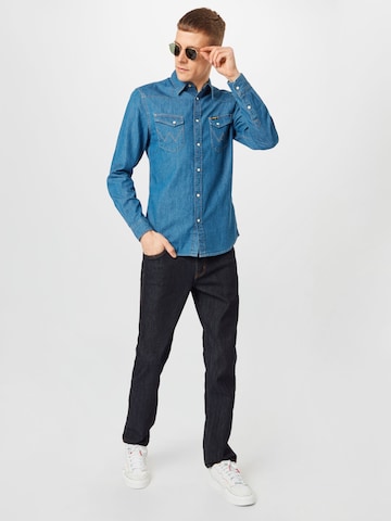 WRANGLER Přiléhavý střih Košile 'Western' – modrá
