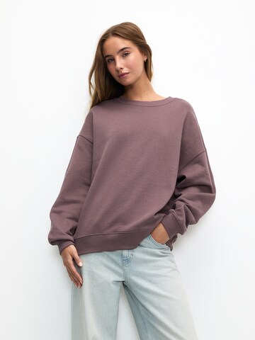 Sweat-shirt Pull&Bear en violet : devant