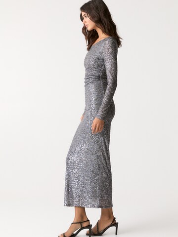 Pull&Bear Večerné šaty - Sivá